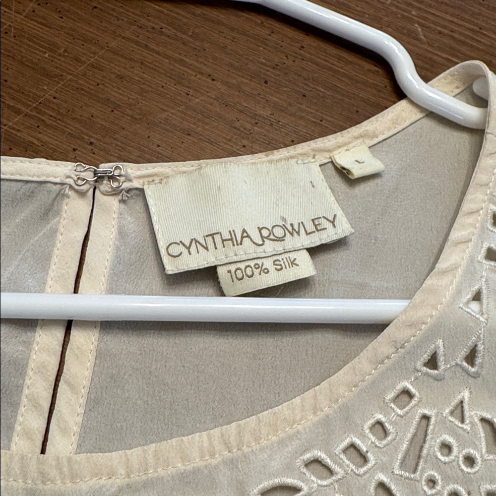 Cynthia Rowley Silk Embroidered Laser Cut Sleeveless Top Off White Sz Large - Picture 2 of 9